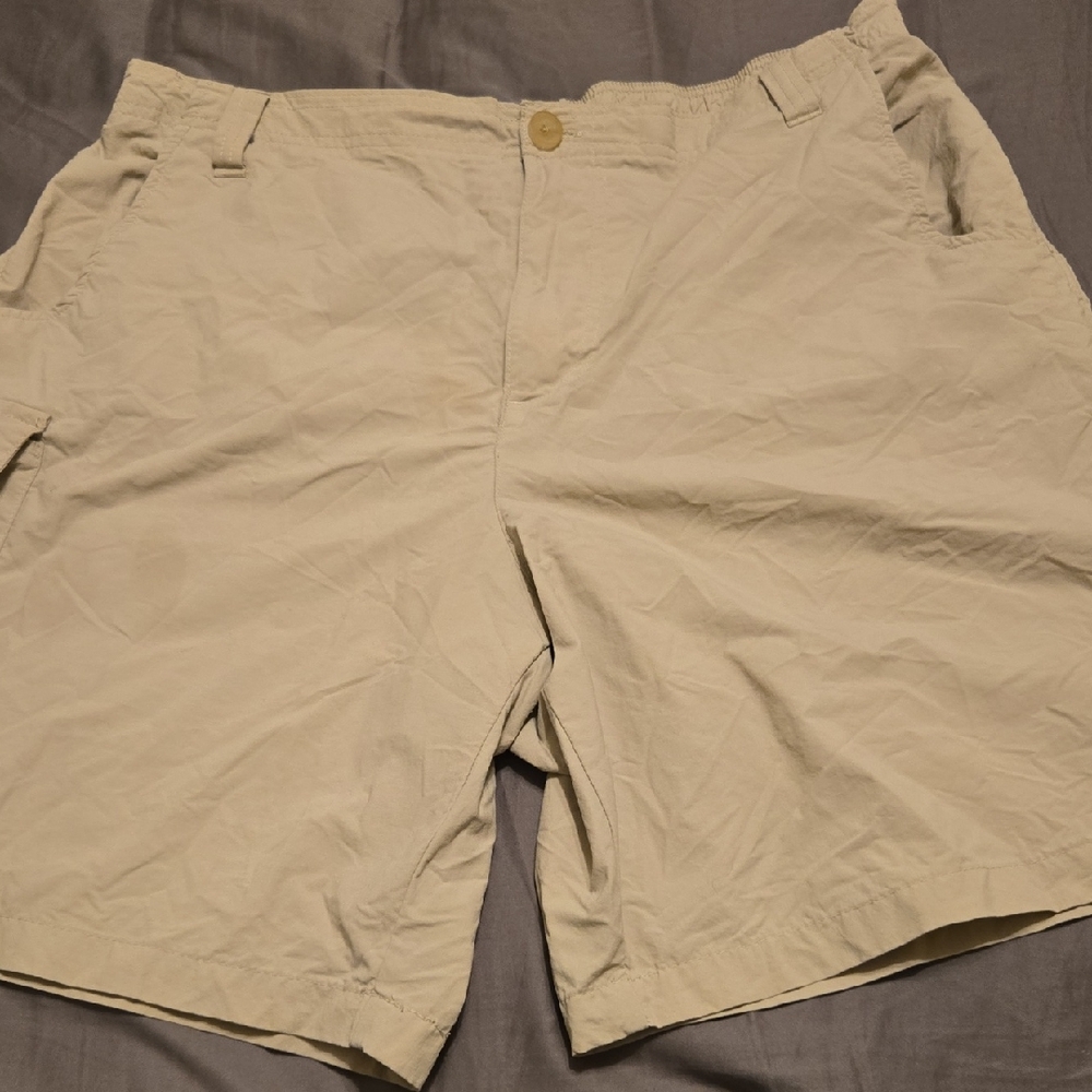 Columbia Men's Beige Cargo Shorts